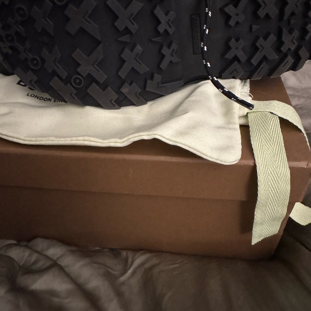 BURBERRY
ARTHUR CHECKERED SNEAKER - Picture 5 of 12